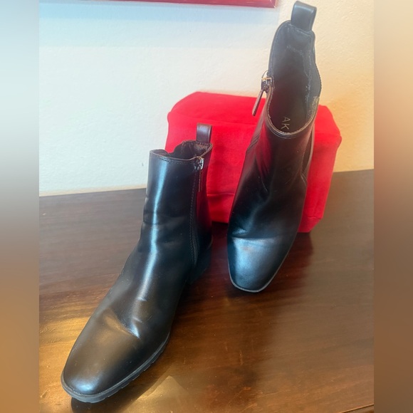 Anne Klein Coralie lug nonslip sole bootie. Pristine condition. Side zip sz 8.5 - Picture 4 of 9